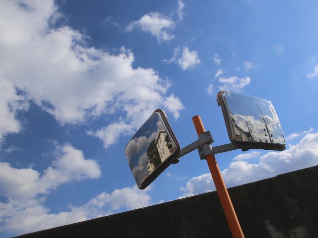 鏡・反射を使ったおしゃれなカメラワークアイデアのイメージ