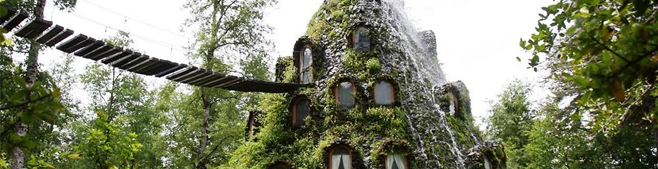 大人の隠れ家：幻想的な外観を楽しめるチリのホテル「モンタナ マジカ ロッジ」