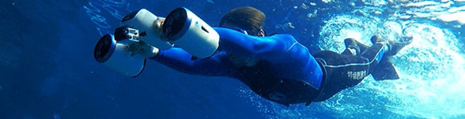 水中を自由に泳げる水中スクーター「WhiteShark MIX」