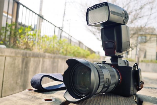 初心者向けのストロボの使い方と選び方のイメージ